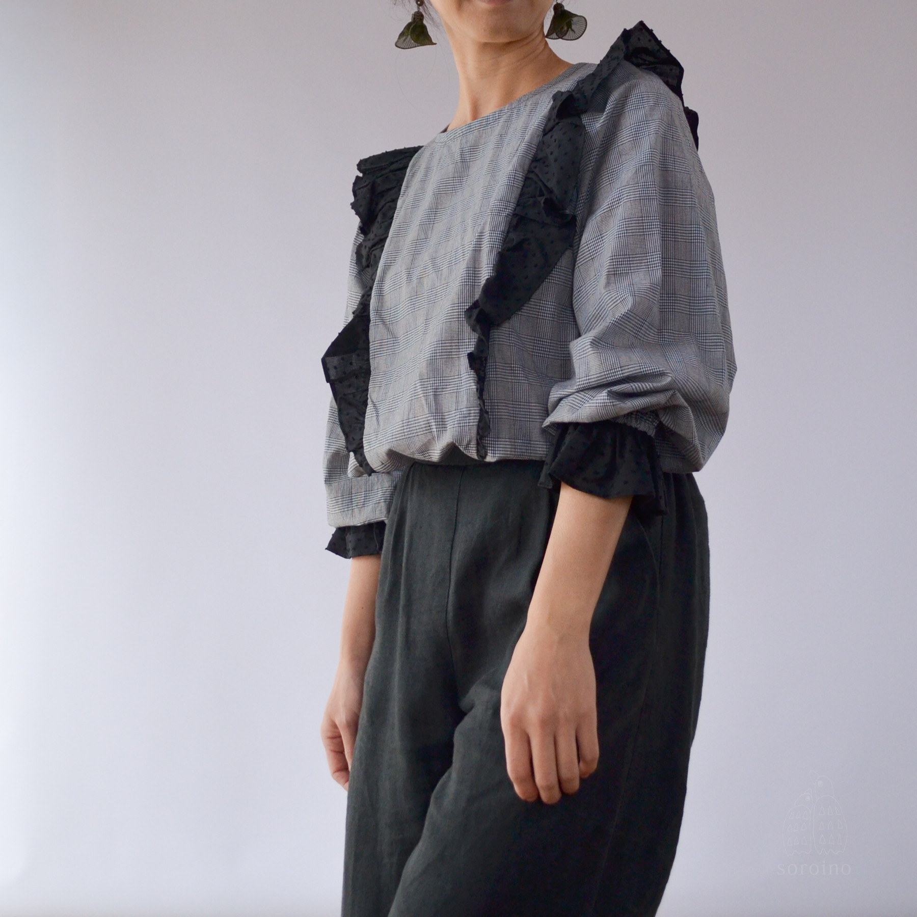 クローゼットに１枚あると安心｜グレンチェックの上品ブラウス｜仕事・学校行事・謝恩会・オケージョン きちんとした場面に