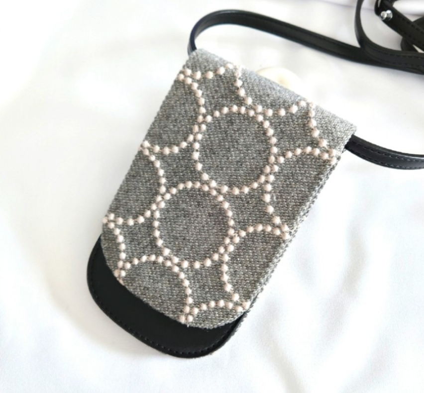 【現品ラスト】スマホポーチ スマホショルダーバッグ クロッチくんミナペルホネン