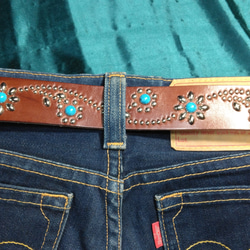 昭南ベンズレザーツタ＆フラワースタッズベルト チョコ その他