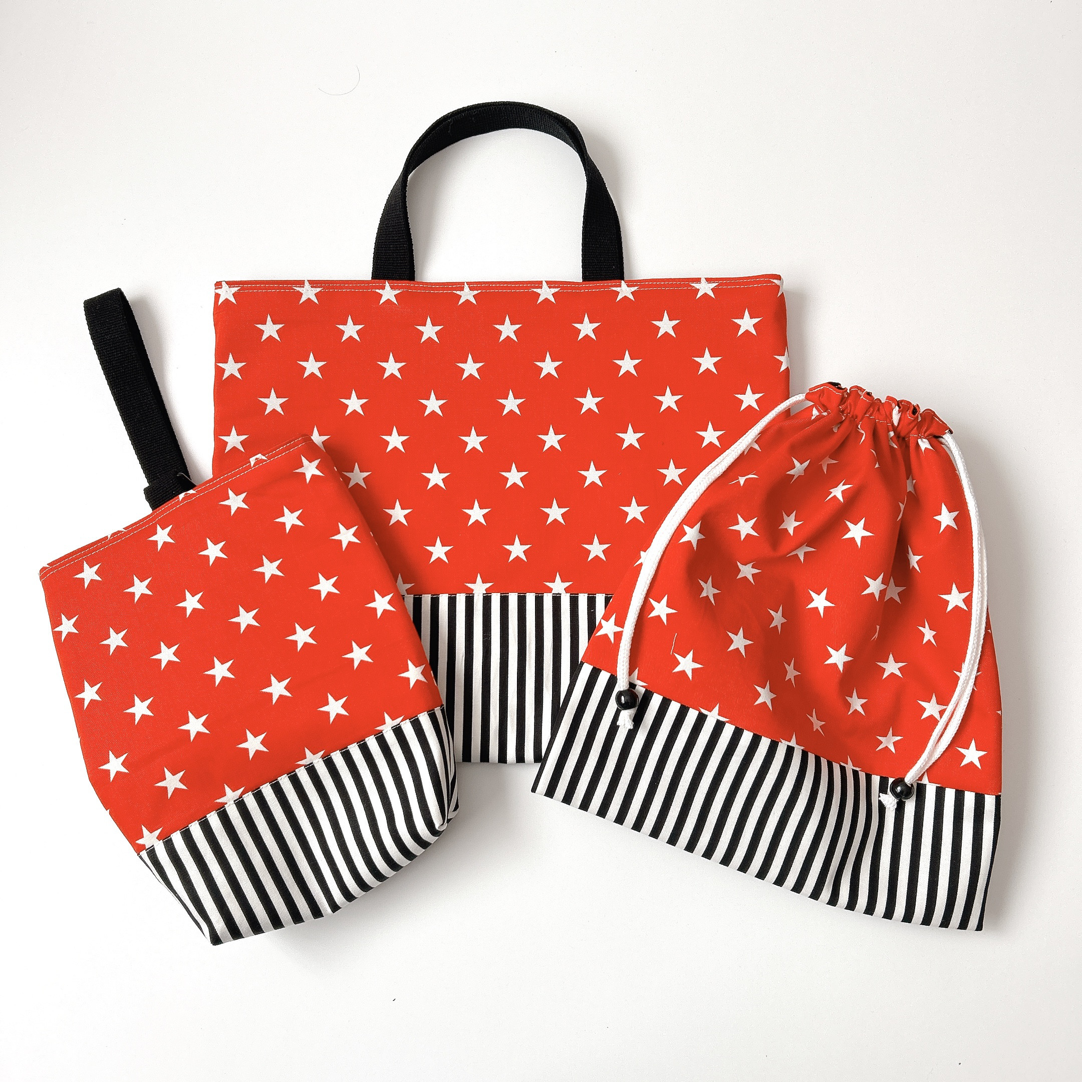 【即納】入園入学3点セット／レッスンバッグ／上履き袋／体操着袋／お着替え袋／星／スター／レッド／赤／男の子［完成品］