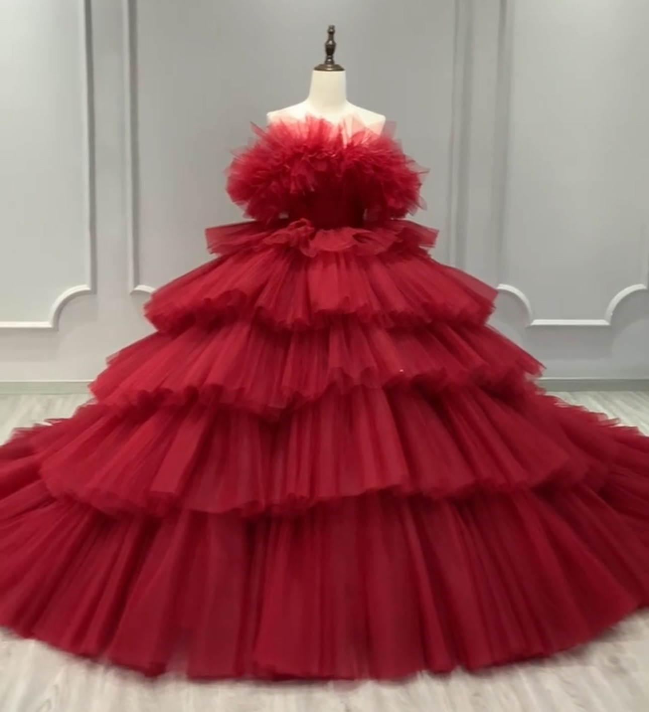 送料無料　おしゃれ　圧倒的に　豪華なスカート　多層チュール　大人気　ふんわり　二の腕を隠せる　オフショルダー　ブライダル