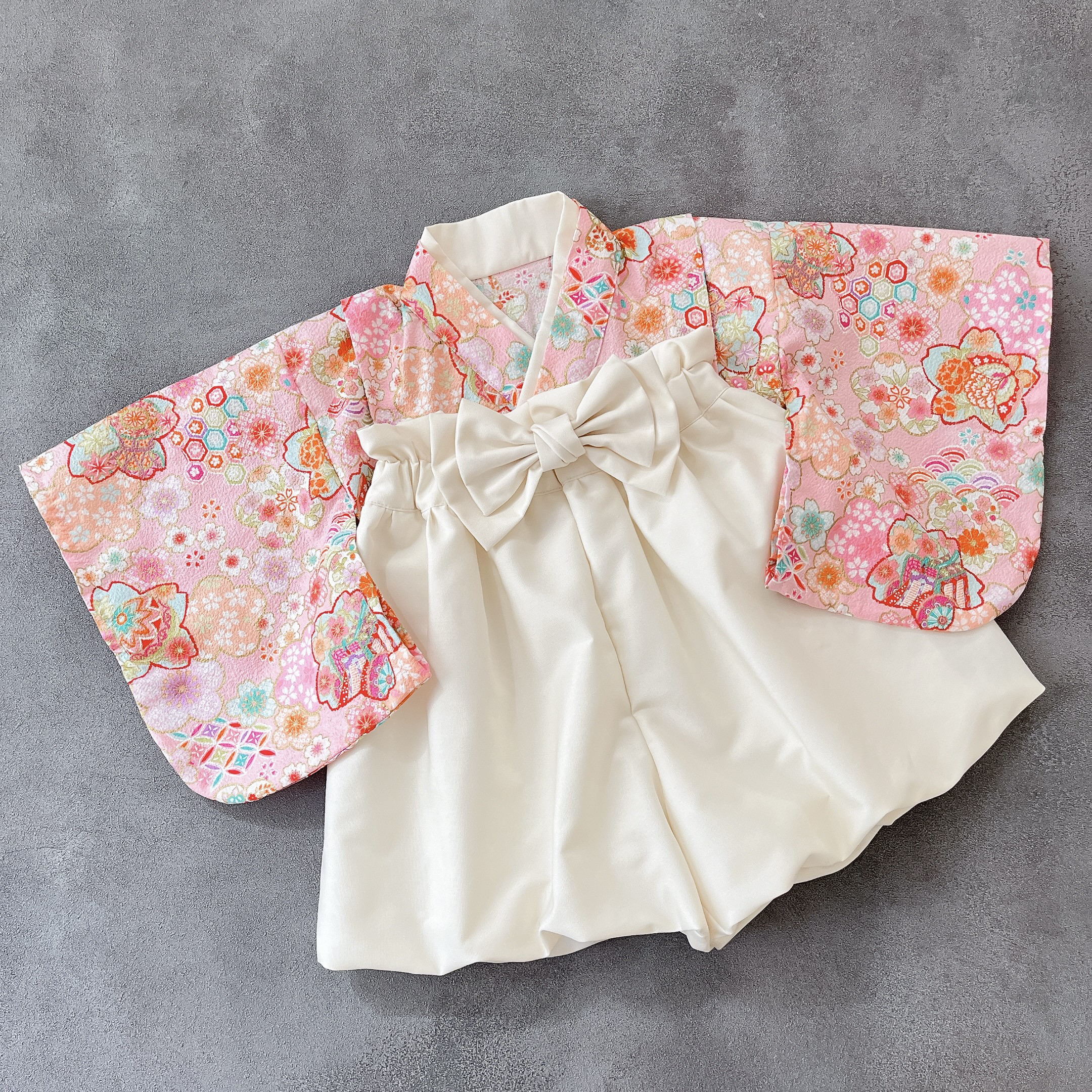 『ワケありな逸品』送料無料【80】ベビー袴　桜梅花✖︎白色の袴