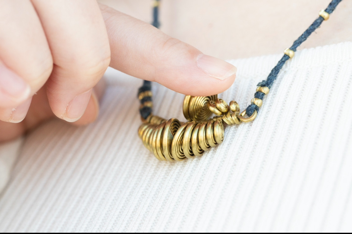 「福島・ならはの暮らしとクラフトマルシェ コラボ作品」ネックレス(藍染x真鍮材)