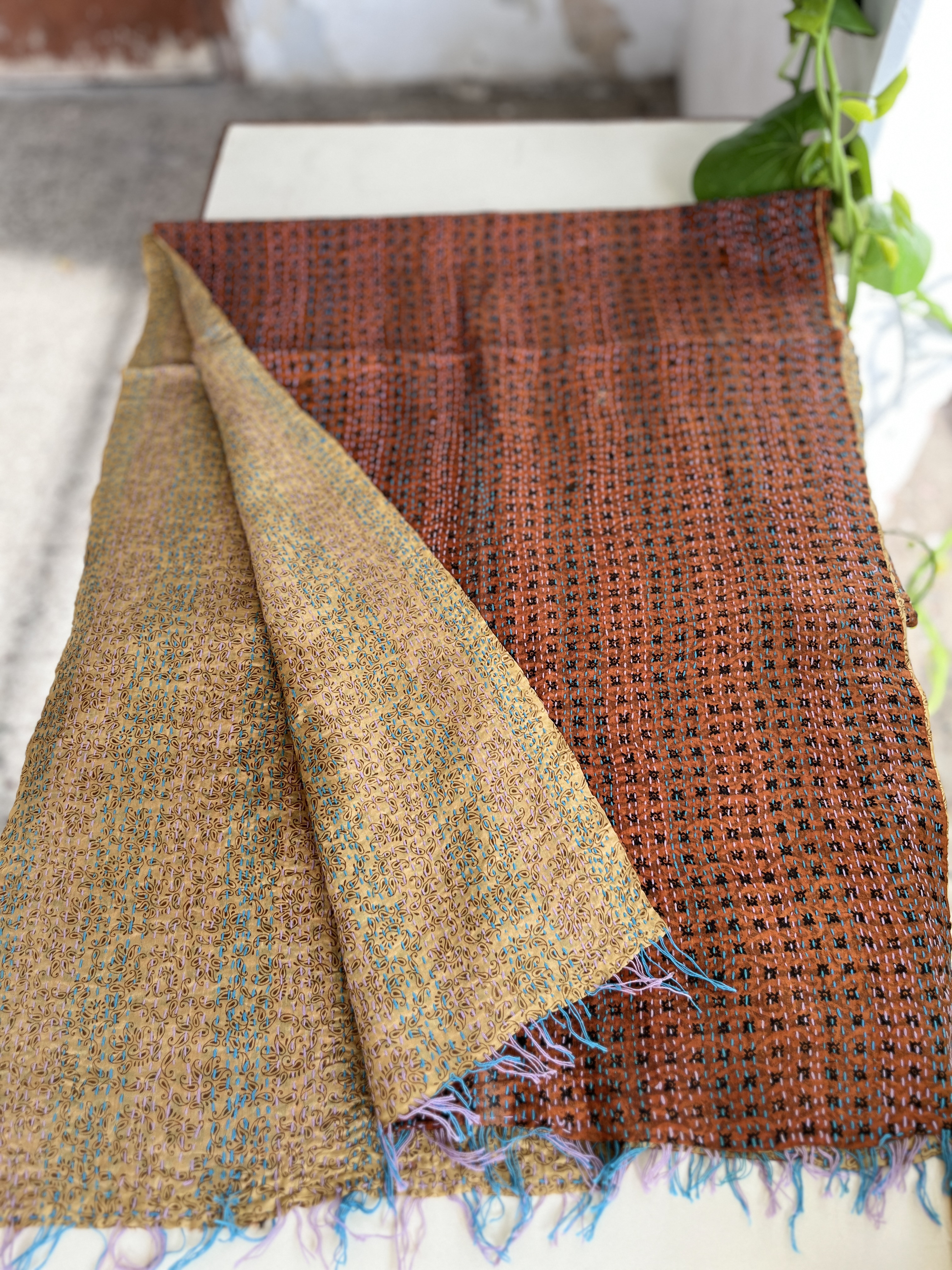 【インド】オールドサリー　カンタ刺繍　リバーシブルストール　マルチカバー  Small9