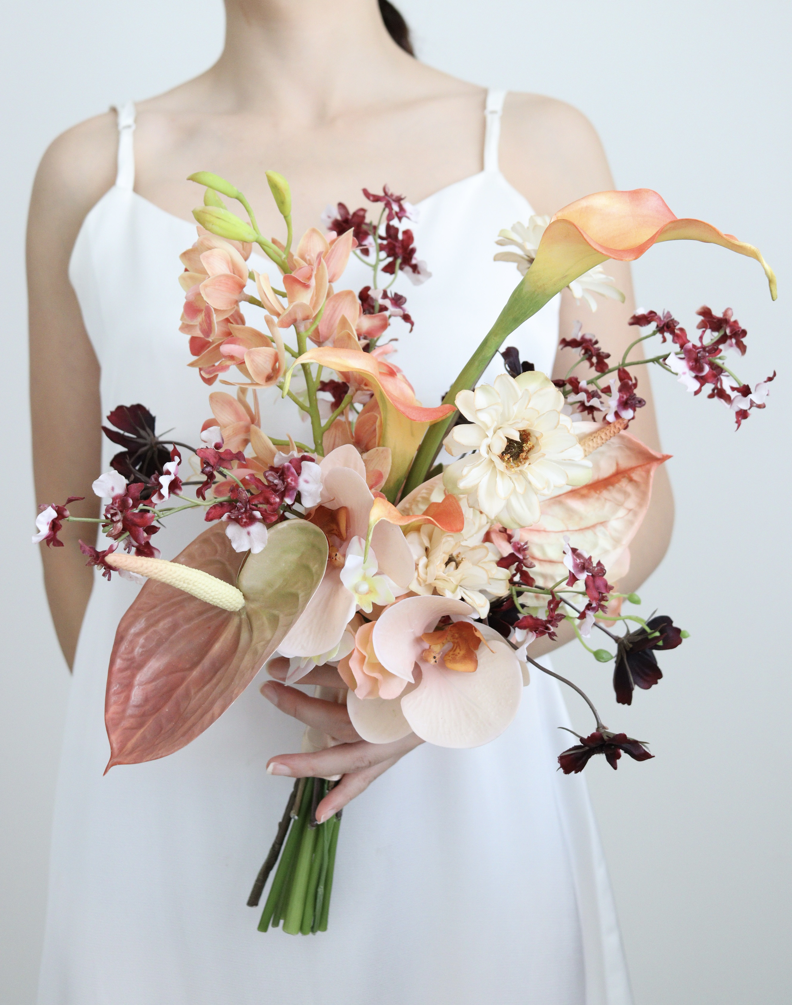 オレンジカラーのスタイリッシュブーケ　ウェディングブーケ　造花ブーケ　アーティフィシャルフラワー　完成品　即納可能　花束