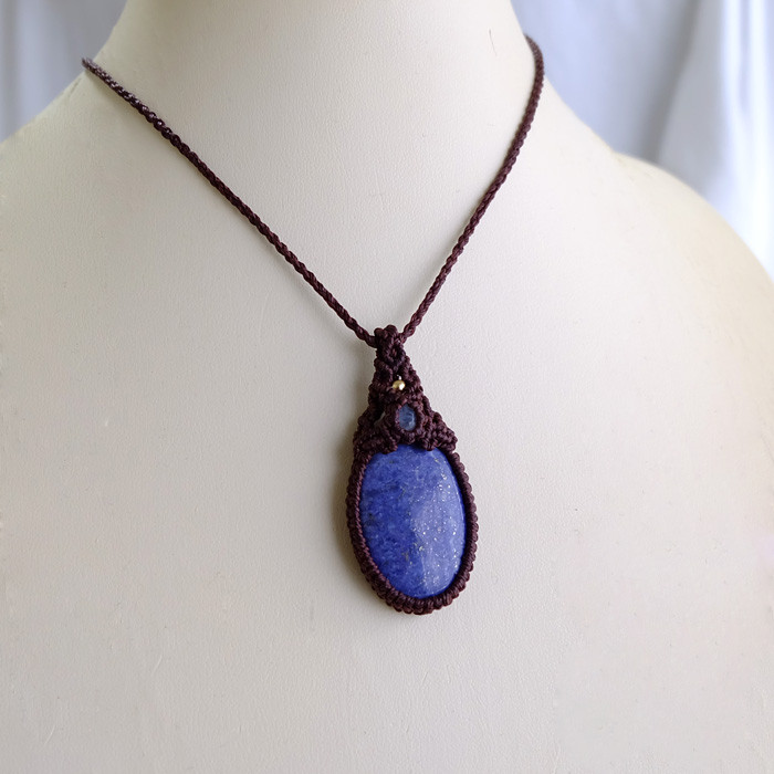 ラピスラズリ 12月誕生石（アフガニスタン産） ・ムーンストーン マクラメ編みペンダント 男女兼用可アクセサリー3657