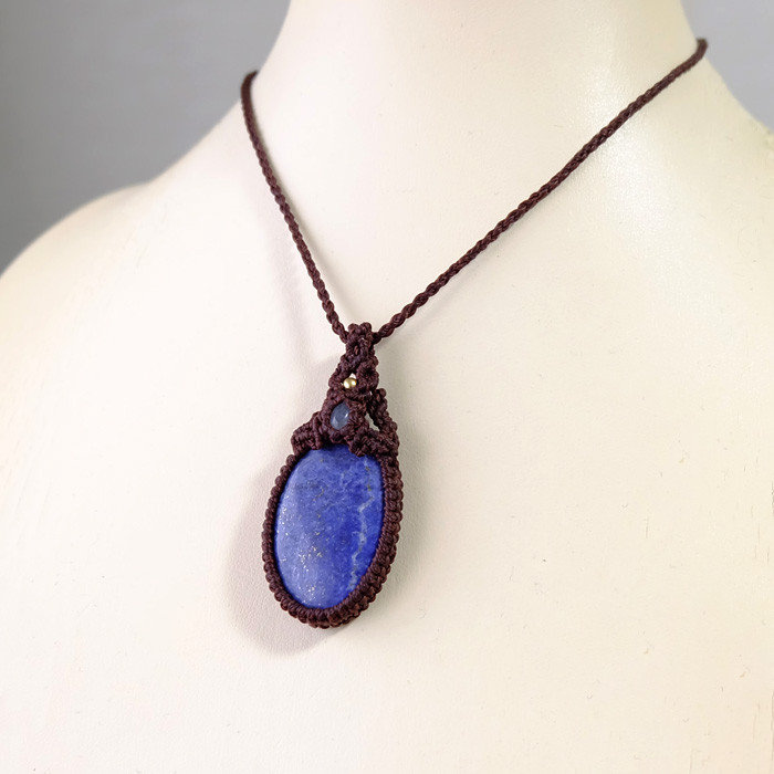 ラピスラズリ 12月誕生石（アフガニスタン産） ・ムーンストーン マクラメ編みペンダント 男女兼用可アクセサリー3657