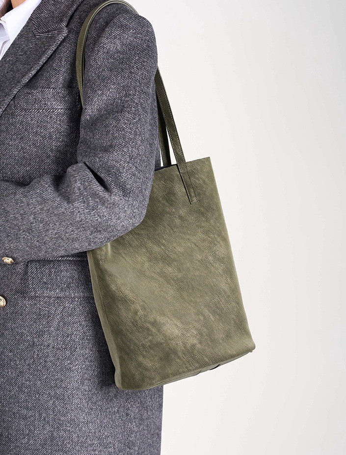 自然な艶感が魅力の植鞣しレザーバッグ｜肩掛けバケットタイプ