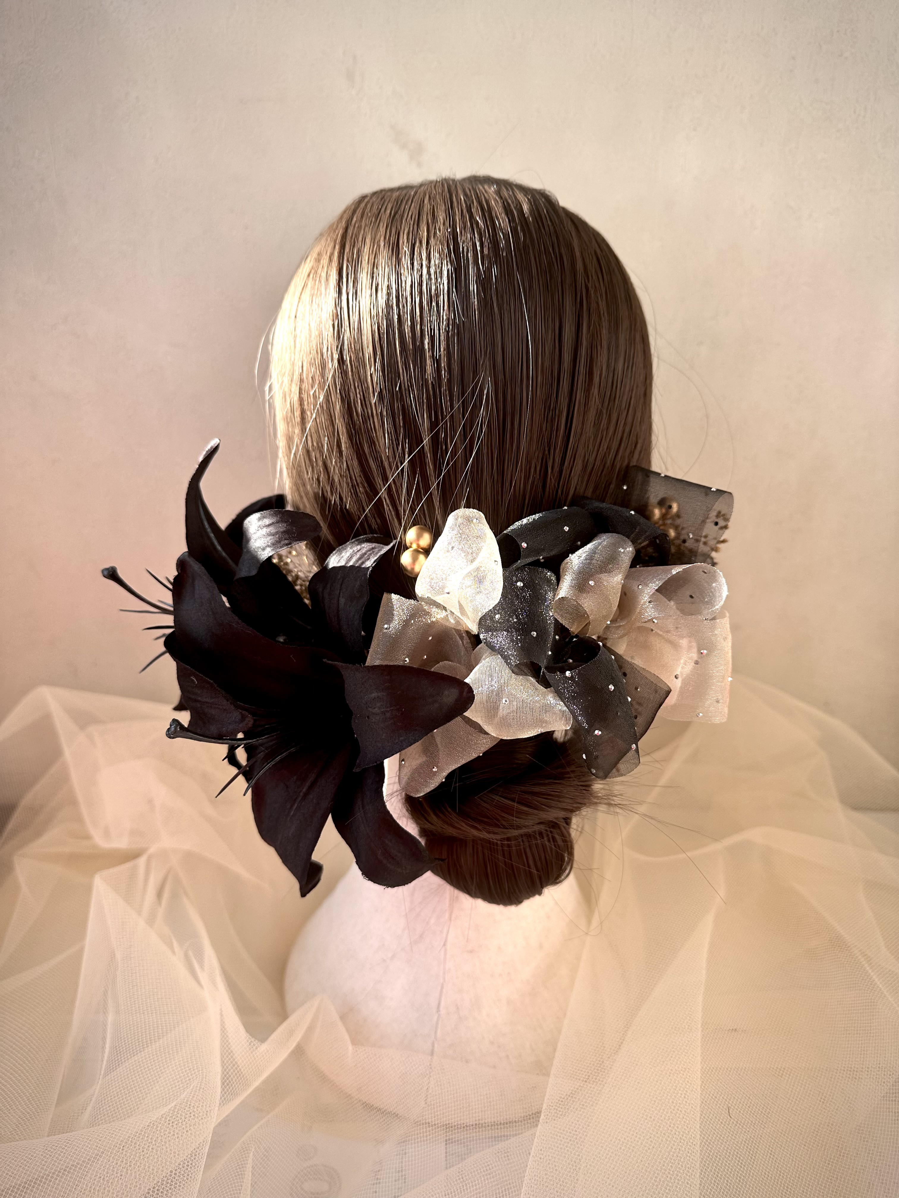 ❤︎ブラックユリ髪飾り　成人式　卒業式　ウェディング　結婚式　和装　洋装