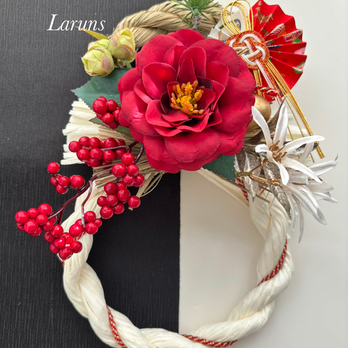 しめ縄、赤白しめ飾り 赤椿のしめ縄 南天の実 玄関に飾って楽しむ