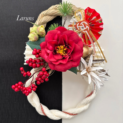 鮮やかな椿のしめ縄 椿・オンシジウム・菊の華やかしめ縄リース／和モダン正月飾り『お正月