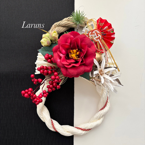 しめ縄、赤白しめ飾り 赤椿のしめ縄 南天の実 玄関に飾って楽しむ