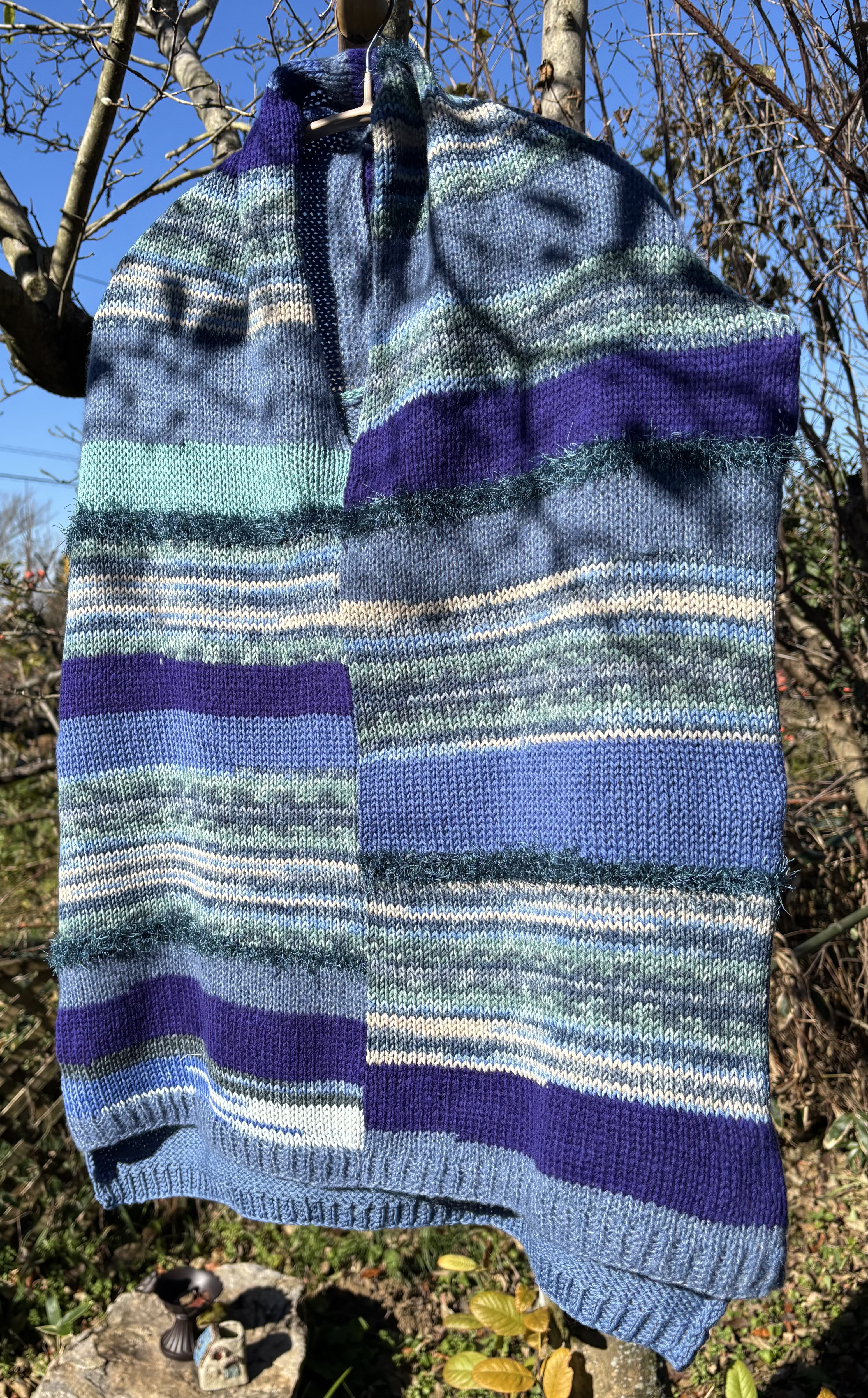 衿元が暖かい♪楽しい♪直線ベスト(ブルー系)