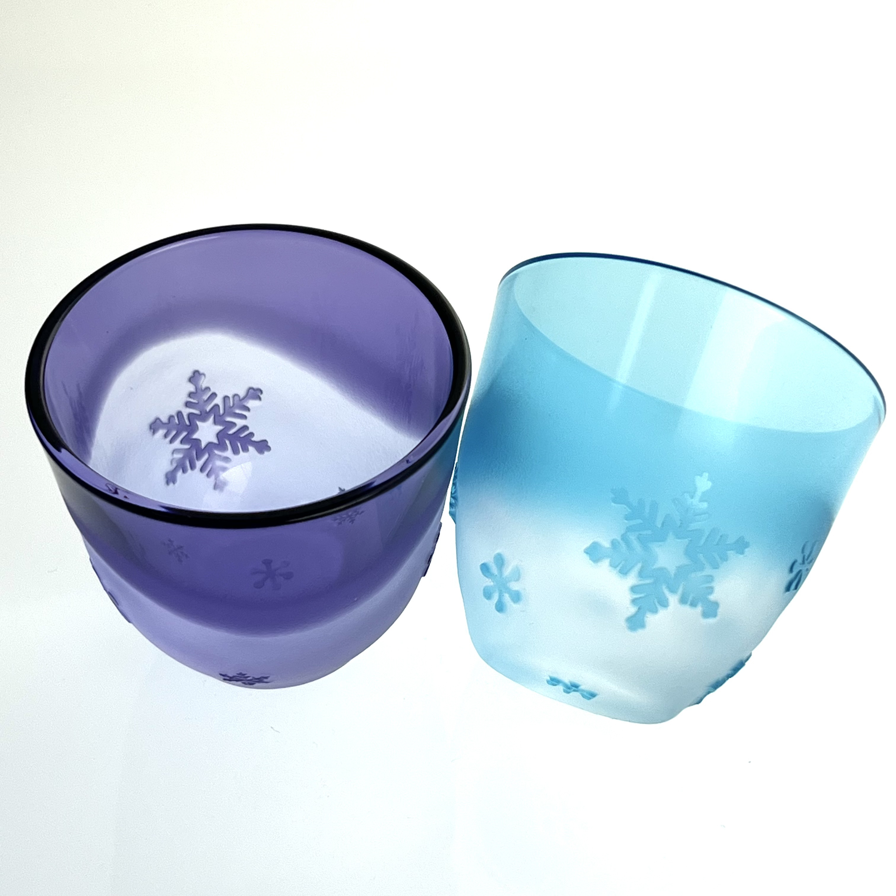 【木箱入り】雪の結晶　パープル&ライトブルー　ペア　おちょこ 大ぐい呑み　酒器