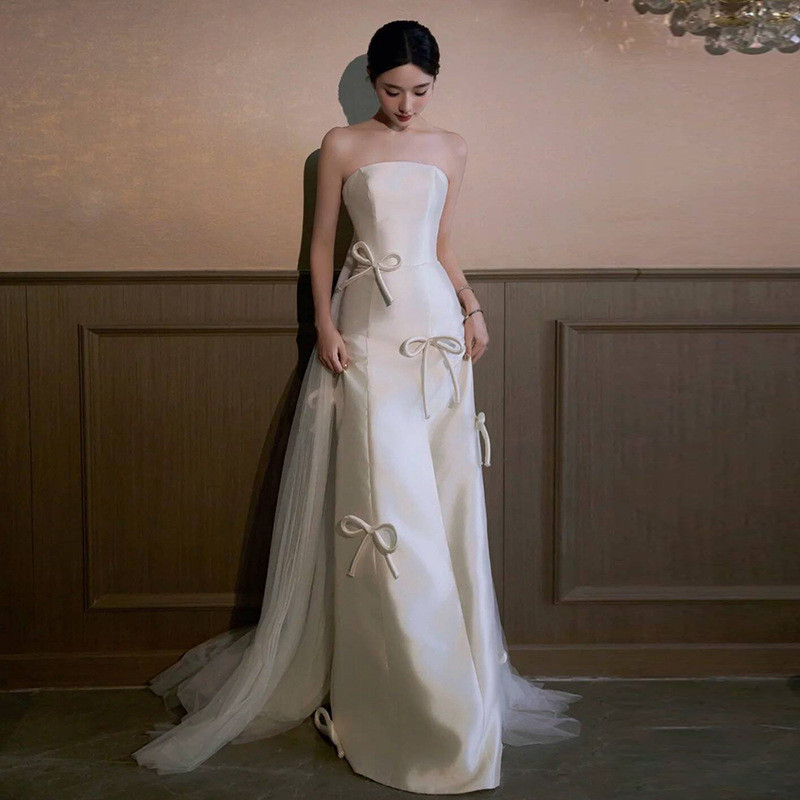 ウェディングドレス 白 黒 サテン リボン ノースリーブ 韓国風 結婚式 花嫁 演奏会 前撮り お呼ばれ AK421