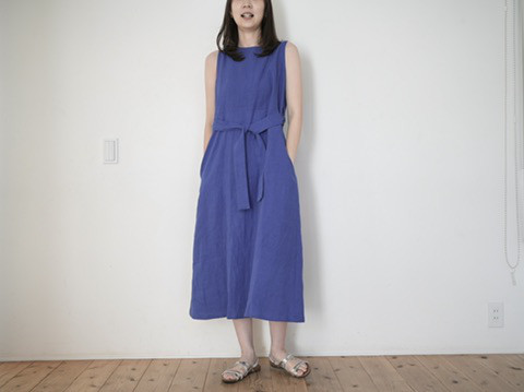 リネンブルーのマキシワンピース