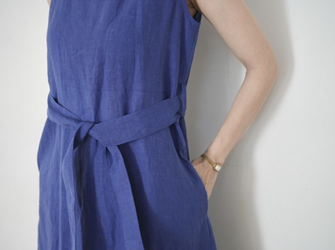 リネンブルーのマキシワンピース