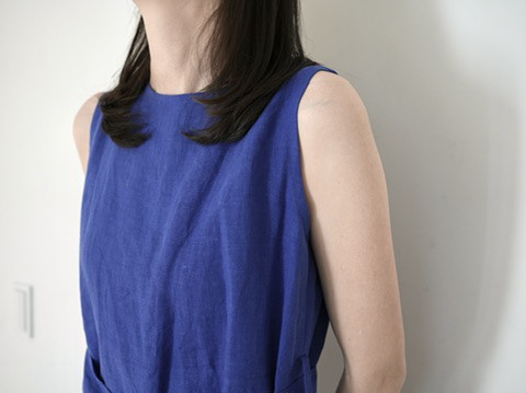 リネンブルーのマキシワンピース