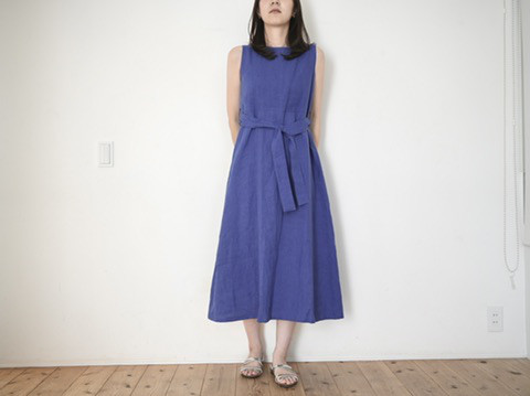 リネンブルーのマキシワンピース