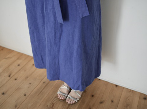 リネンブルーのマキシワンピース