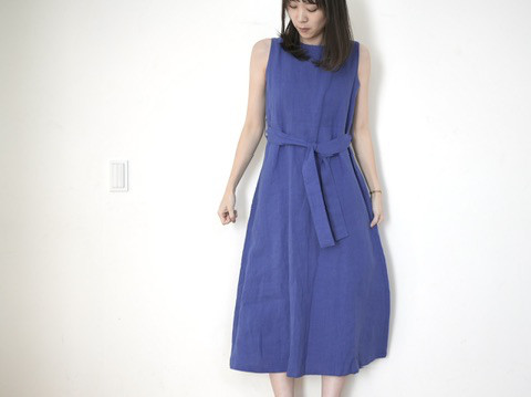 リネンブルーのマキシワンピース