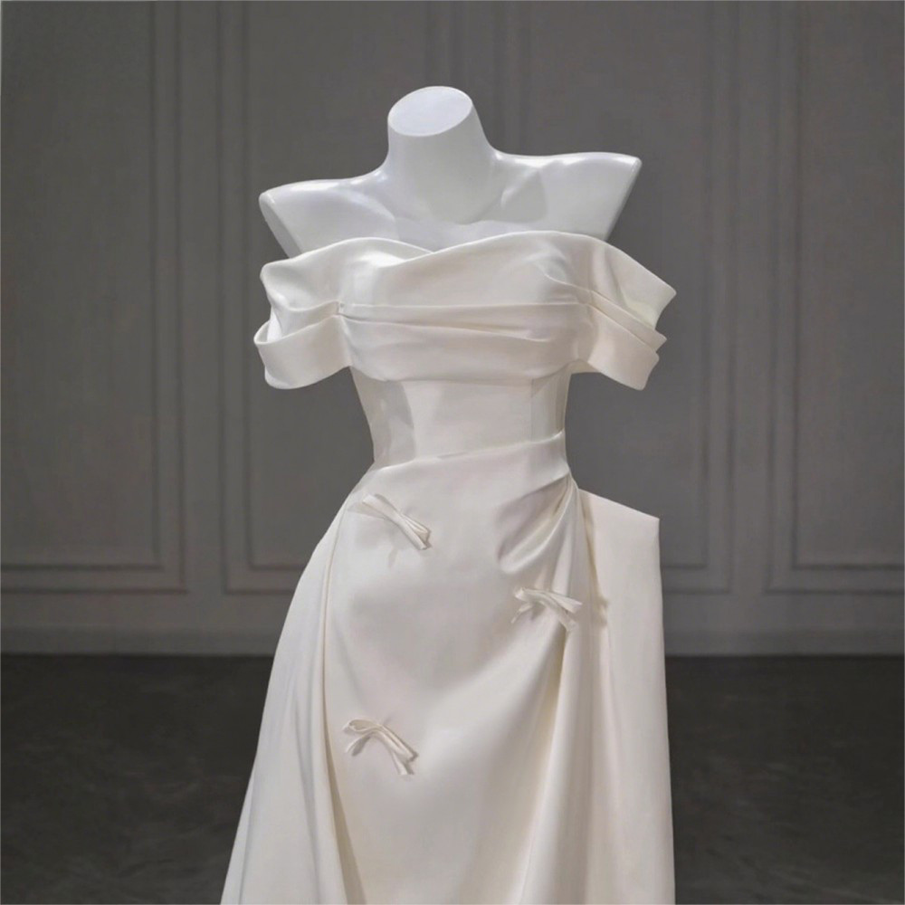 ウェディングドレス 白 サテン リボン オフショルダー シンプル 花嫁 パーティー 演奏会 前撮り お呼ばれ AK433