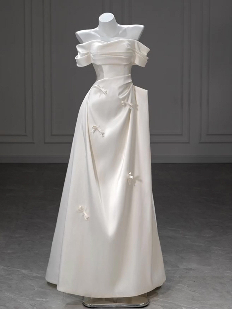 ウェディングドレス 白 サテン リボン オフショルダー シンプル 花嫁 パーティー 演奏会 前撮り お呼ばれ AK433