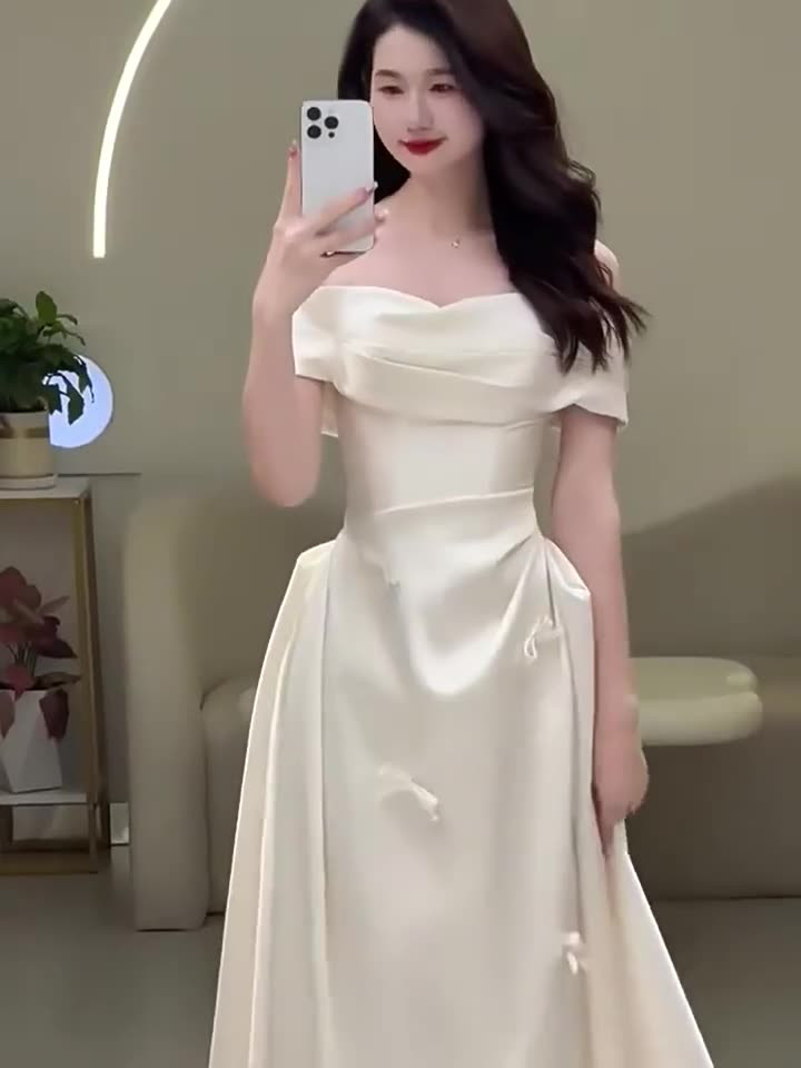 ウェディングドレス 白 サテン リボン オフショルダー シンプル 花嫁 パーティー 演奏会 前撮り お呼ばれ AK433