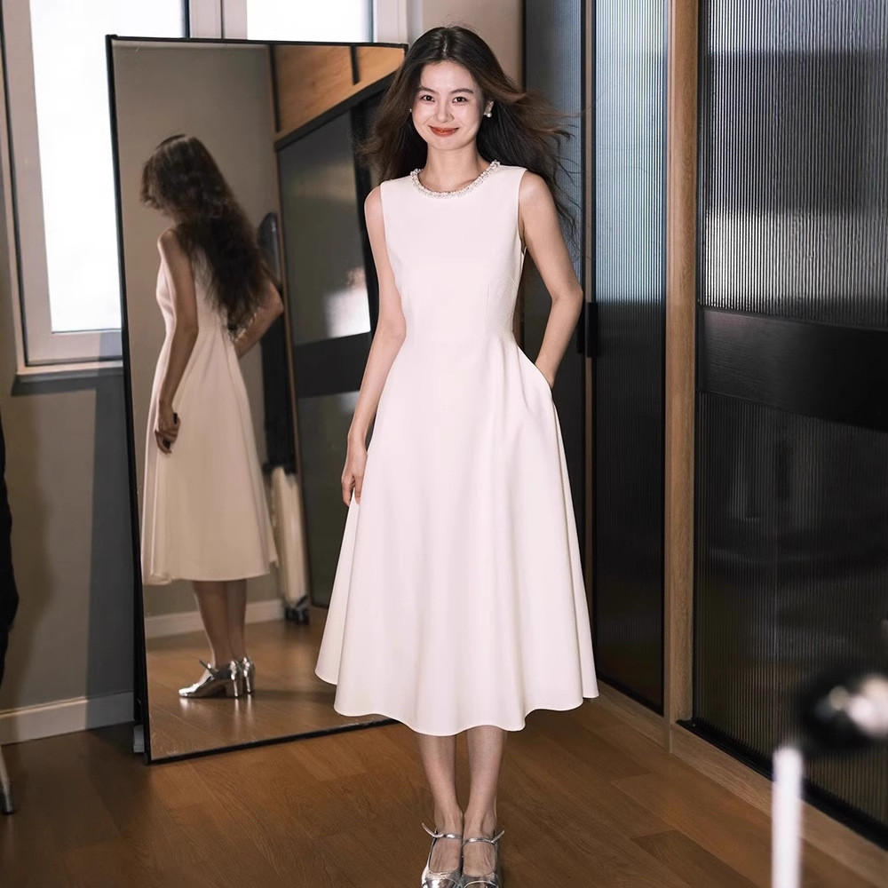 パーティードレス 白 サテン ノースリーブ シンプル 韓国風 花嫁 パーティー 演奏会 前撮り お呼ばれ AK437