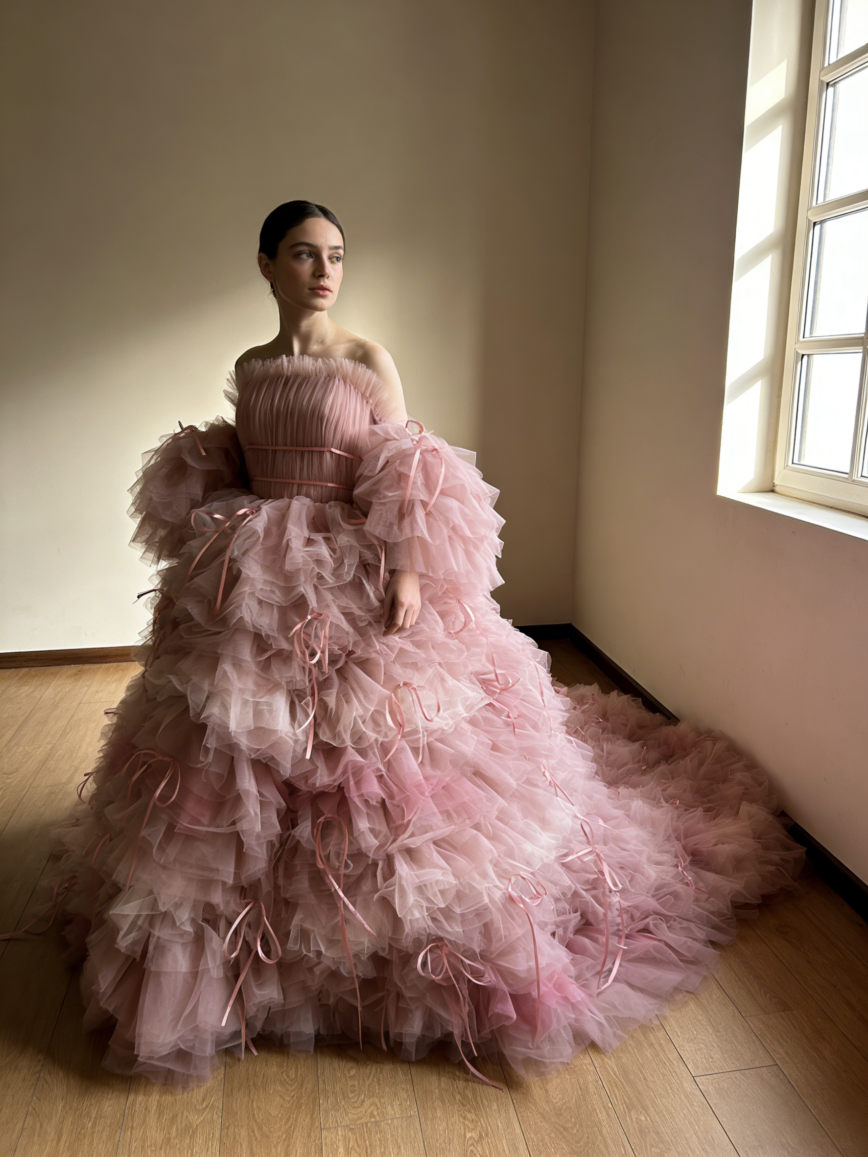 もこもこピンクカラードレス　チュールドレス　フリルオフショルダー リボン ふわふわ　ボリュームドレス 華やかなトレーン