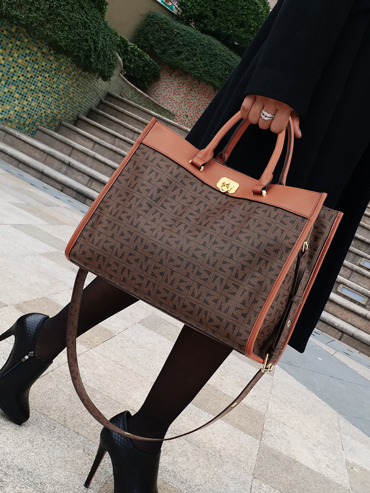 「CCAMO レディース大容量トートバッグ 日常・コミューター向け どんなコーデにも合う トレンディモノグラム柄 ラージ