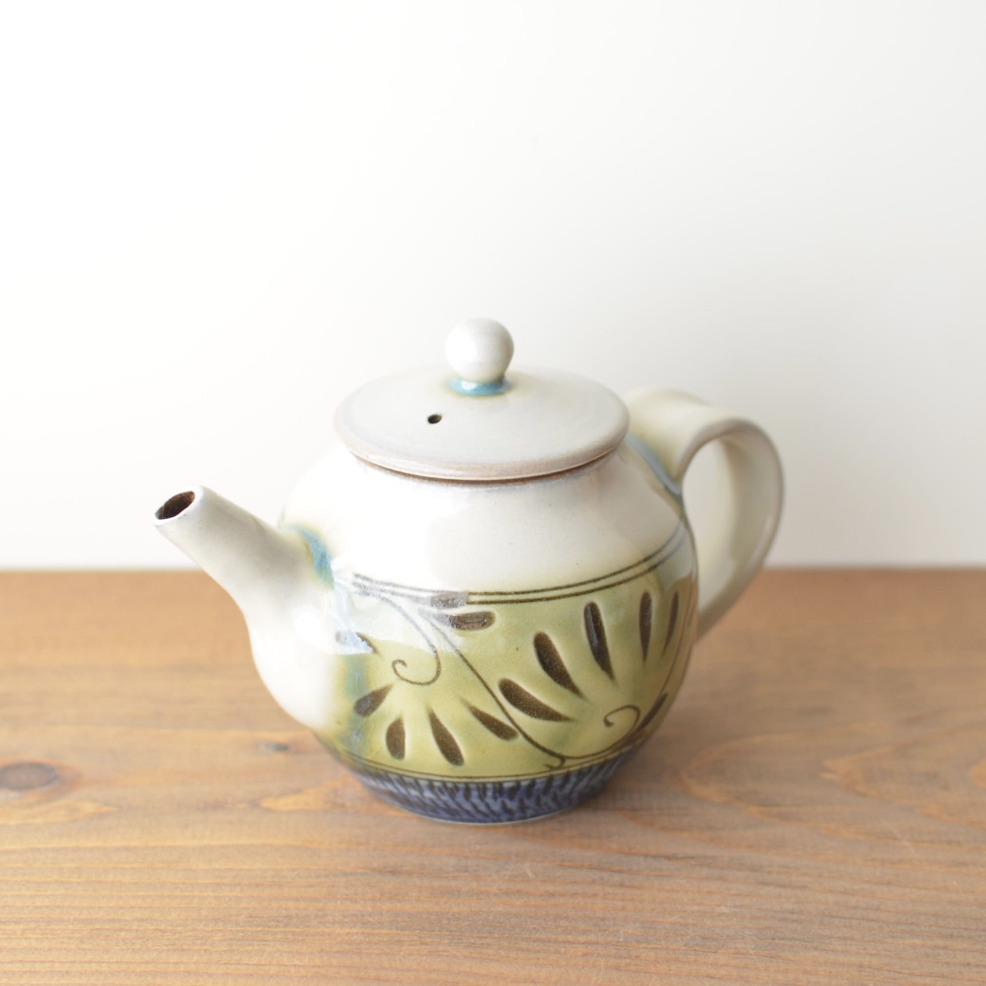 2杯分の緑釉唐草文ポット(沖縄のやちむん 壺屋焼)