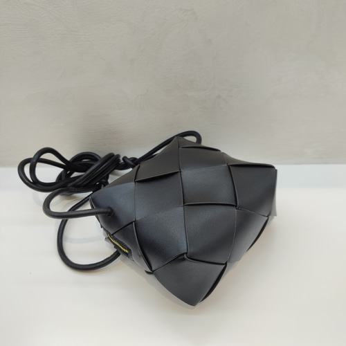 ブラック編み込み ボディーバッグ Unisex Leather braided tote shoulder crossbody bag ユニセックス