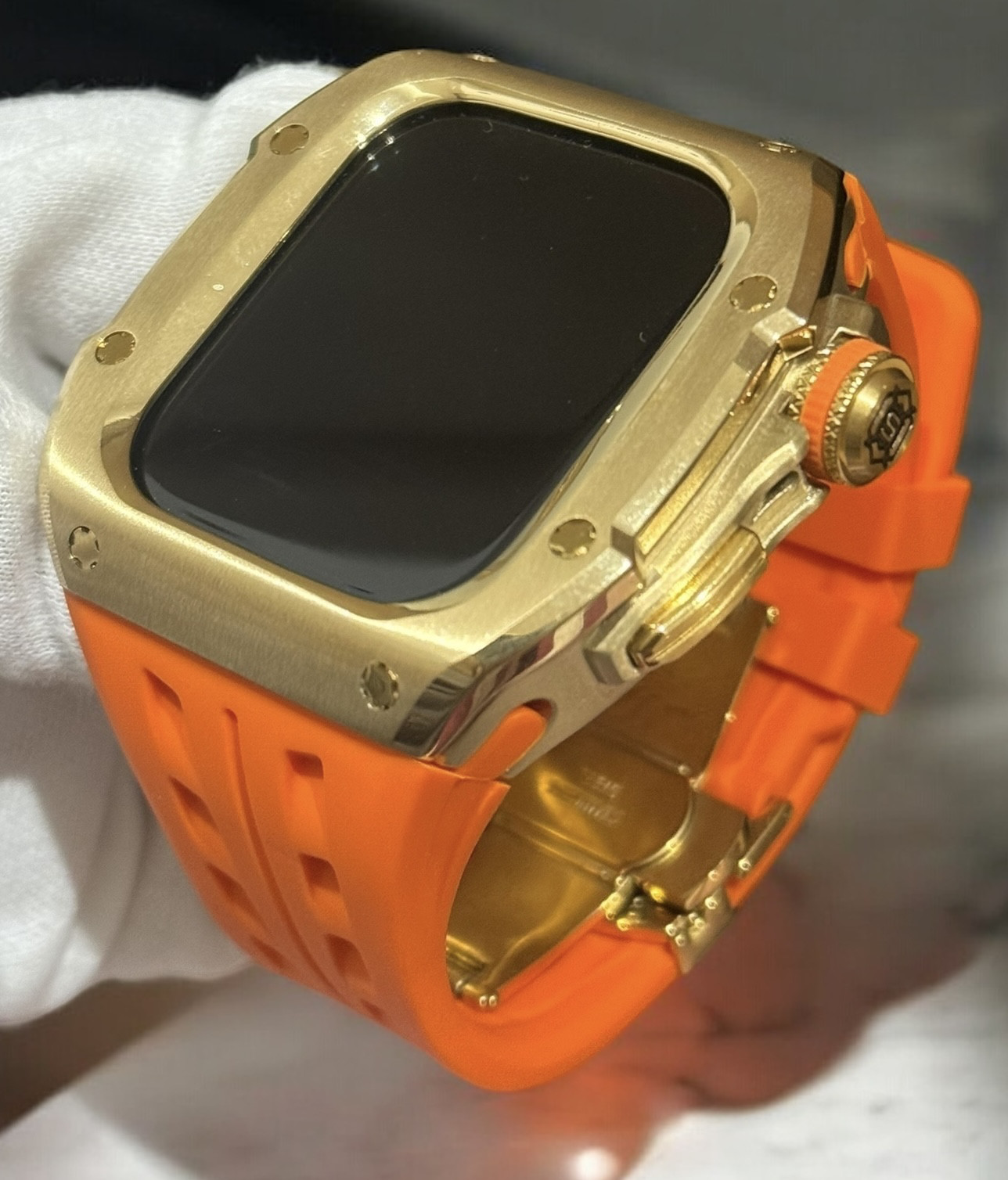 最新　ネジ工具不要　アップルウォッチカバーケースApple Watchラバーバンドベルト　46mm用　オレンジゴールド