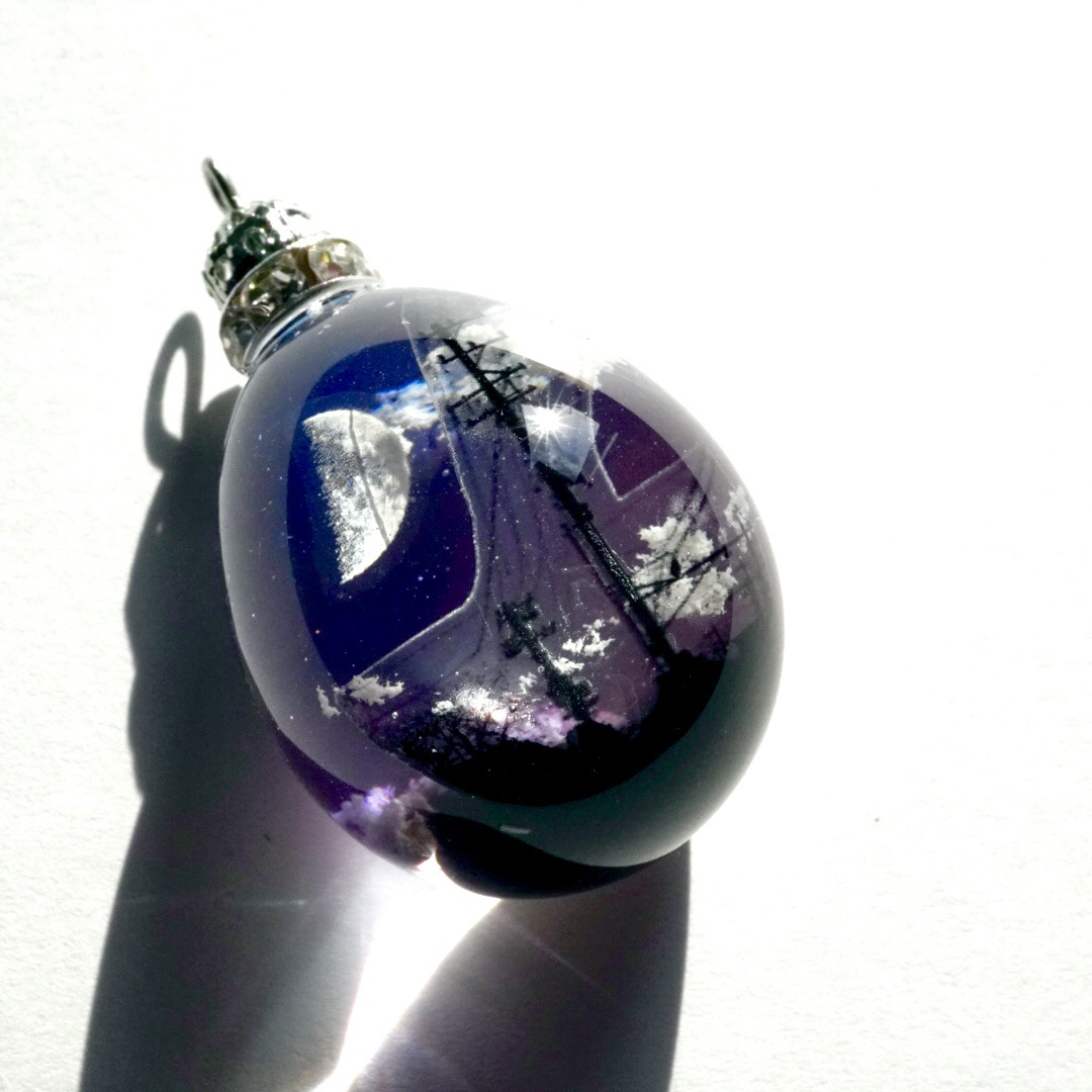 【オリジナル背景･電柱】雲レジン　私が見てきた景色　夕暮れ　空たまご  オススメ紐ペンダン