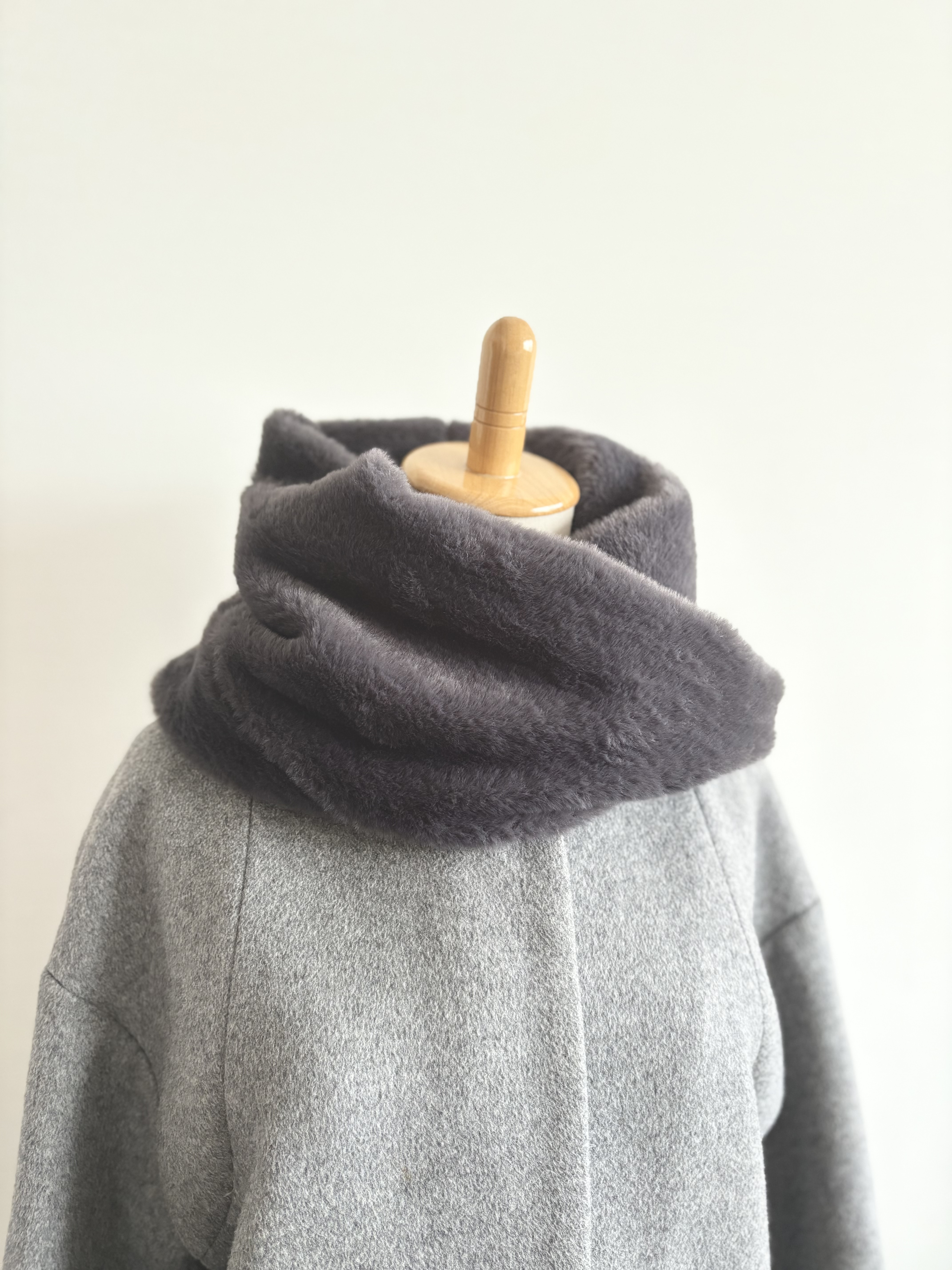 とろけるラビットボアのスヌード＊チャコールグレー＊ねじりあり