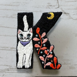 手刺繍浮世絵ブローチ＊河鍋暁斎「鳥獣戯画 鼠曳く瓜に乗る猫」より