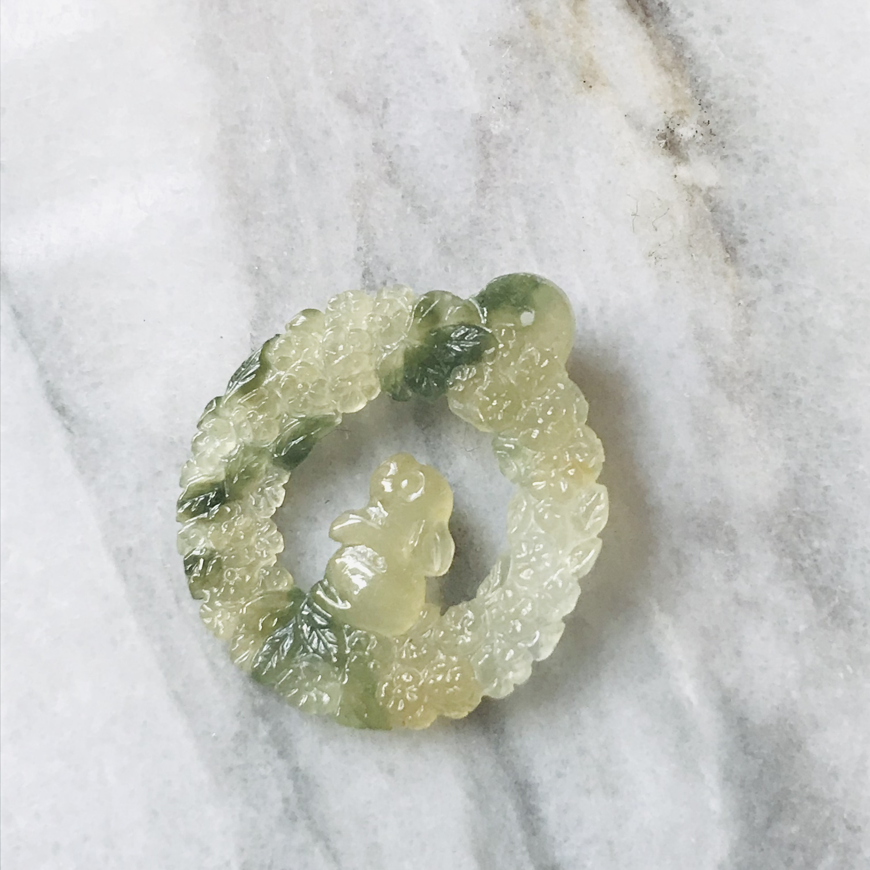 【P1640-001】ジェイド　翡翠　ヒスイ　一点もの　希少　ミャンマー産　ペンダントトップ　うさぎ