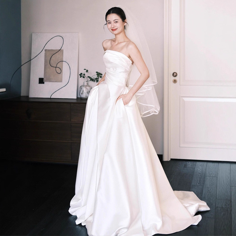ウェディングドレス 白 黒 サテン ノースリーブ シンプル 韓国風 結婚式 花嫁 演奏会 前撮り お呼ばれ AK442