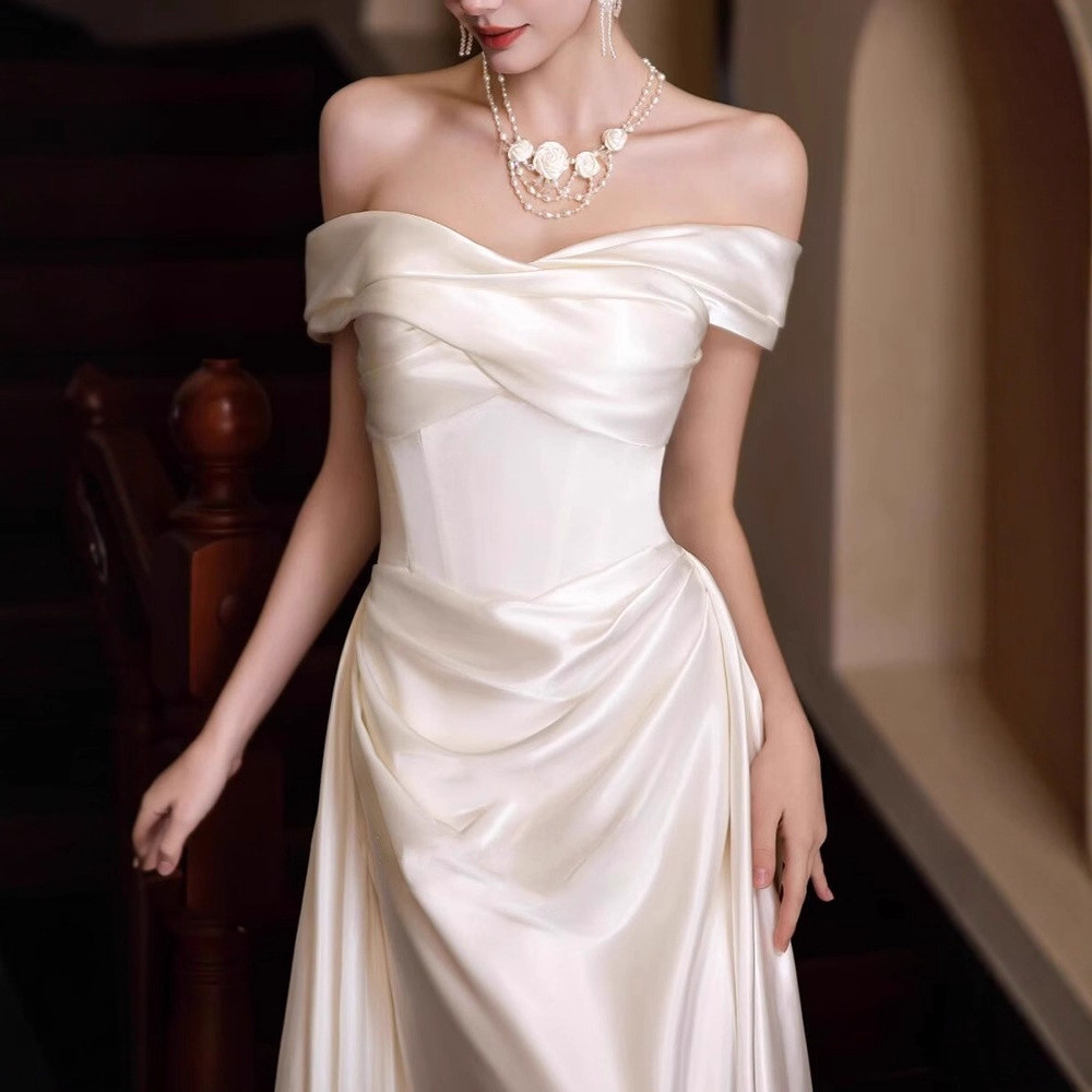 ウェディングドレス 白 黒 サテン オフショルダー シンプル 韓国風 結婚式 花嫁 演奏会 前撮り お呼ばれ AK450