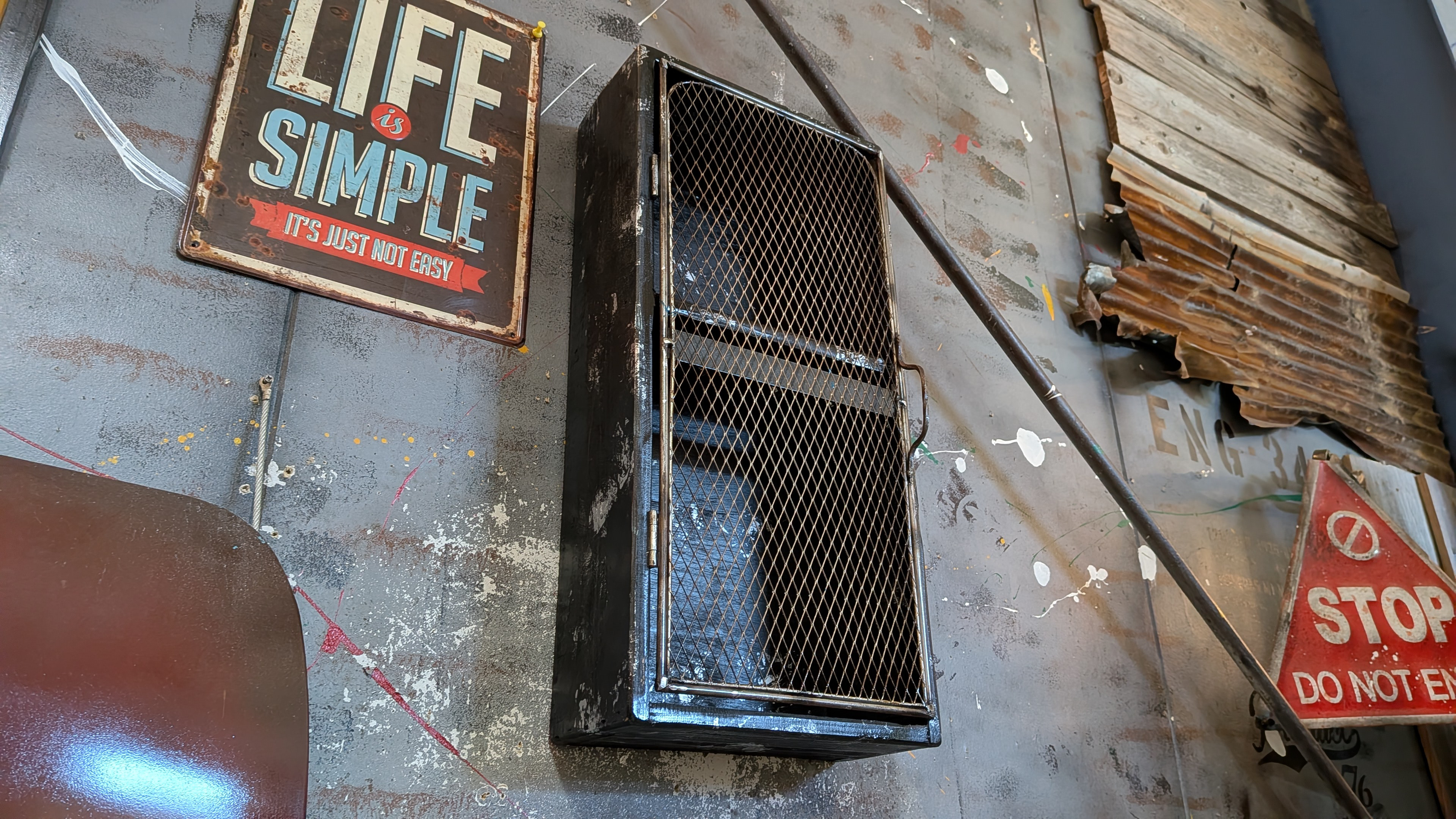 メッシュロッカーを思わせるキーボックス  アメリカンヴィンテージ ガレージ雑貨  アクセサリーボックス インダストリアル