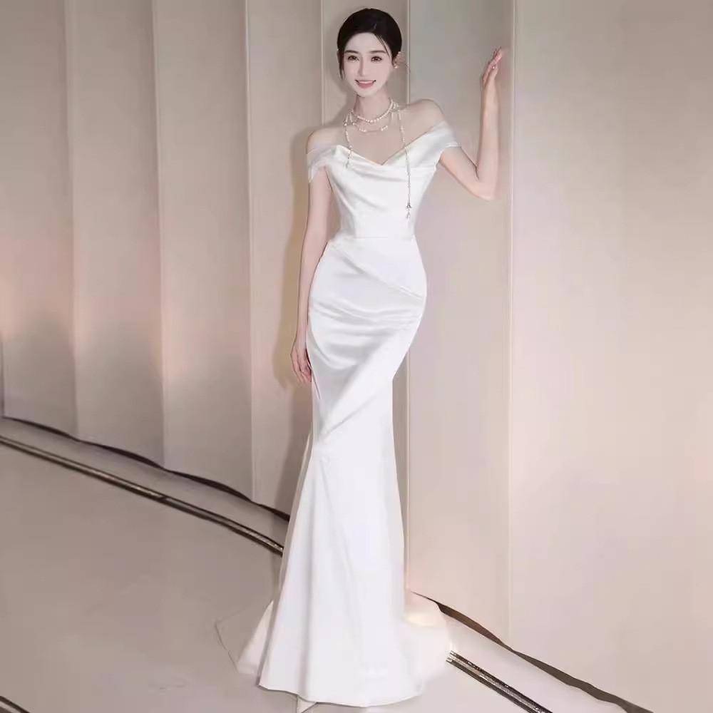 パーティードレス 白 黒 サテン オフショルダー シンプル 結婚式 パーティー 演奏会 前撮り お呼ばれ AK454