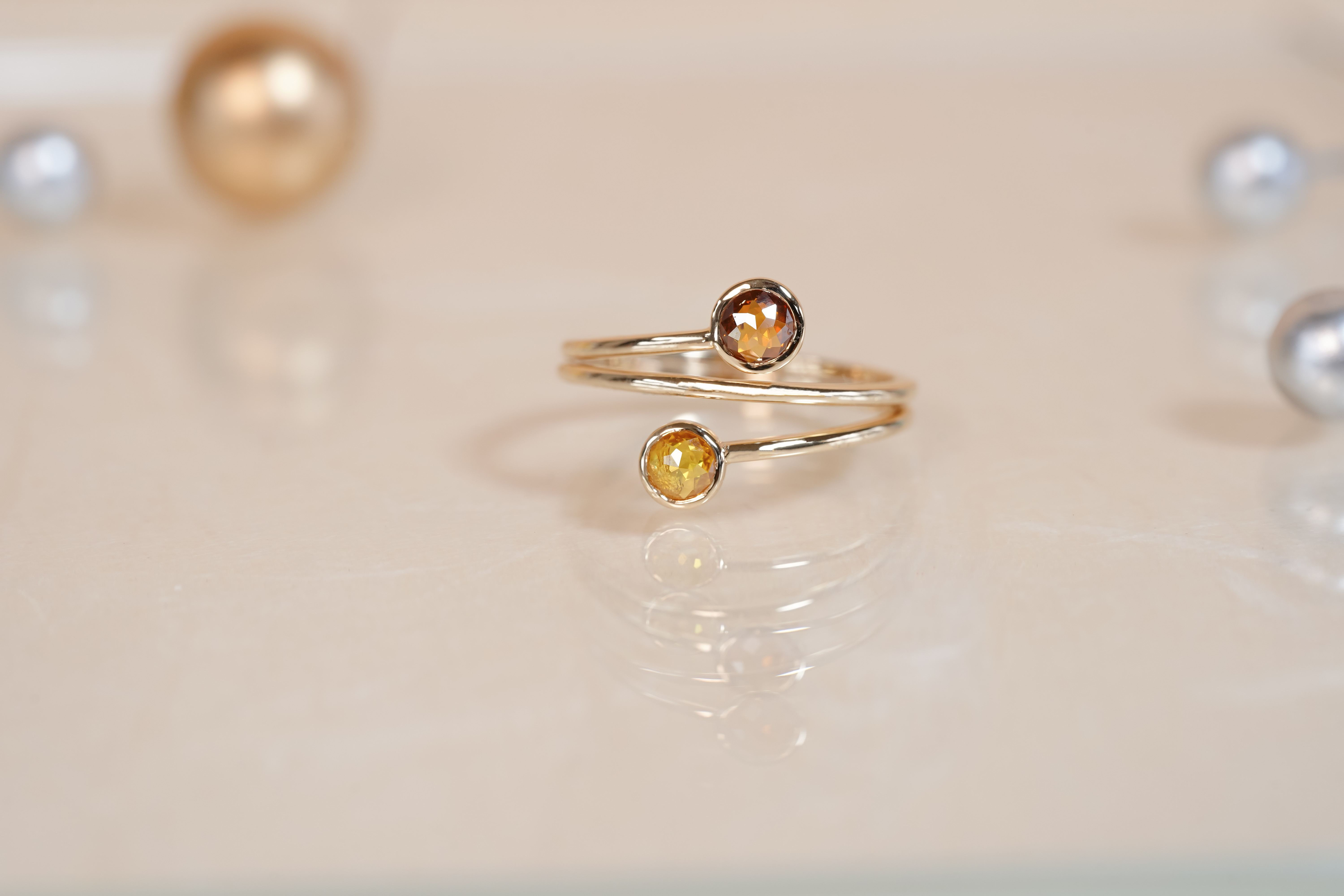 K10YG ”光と色のデュエット”天然カラーローズカットダイヤモンド リング