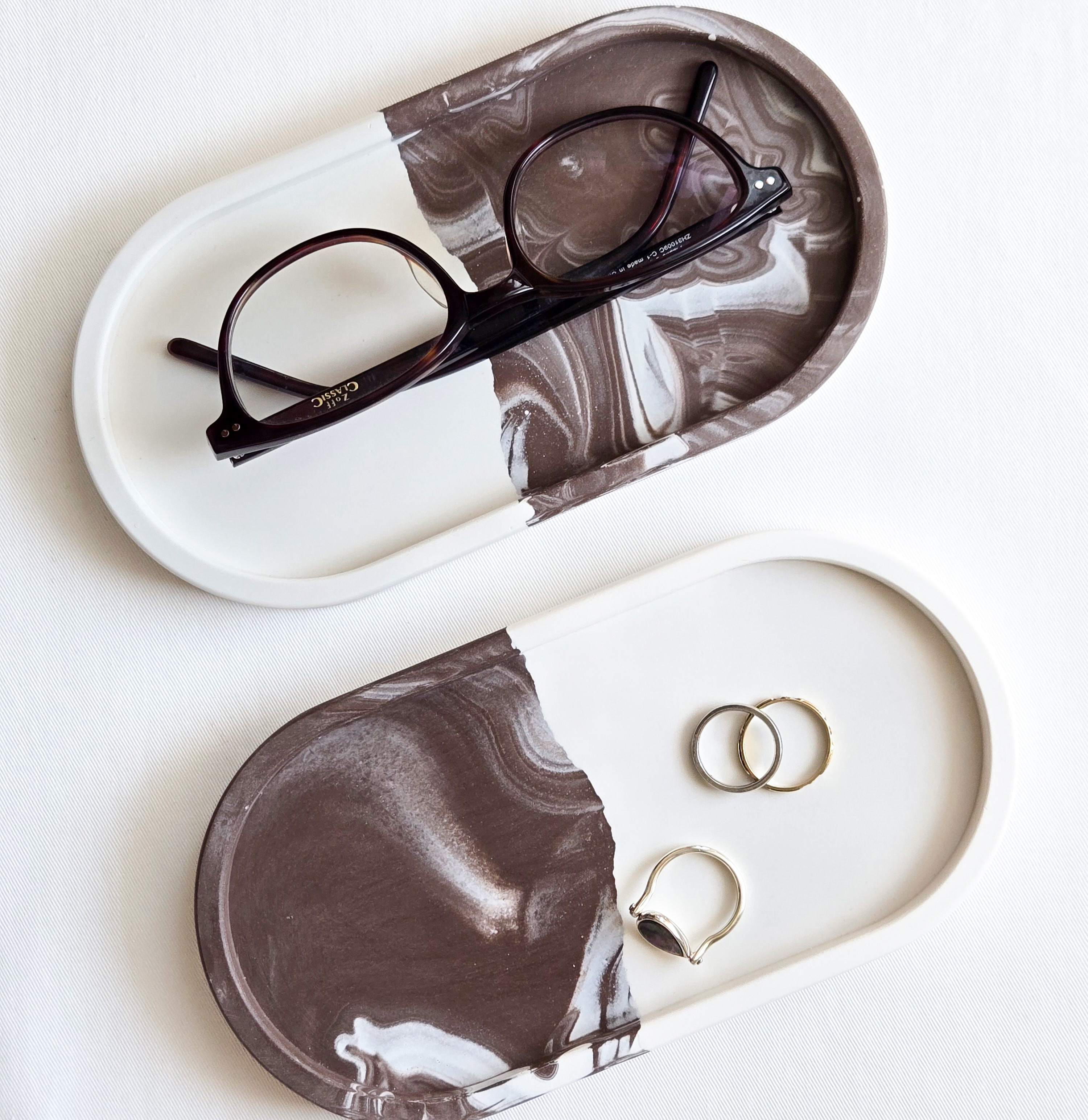 【特集掲載】つながる模様のペアトレイセット(コーヒーブラウンマーブル)｜大切な人と使うお揃いトレー｜ジェスモナイト