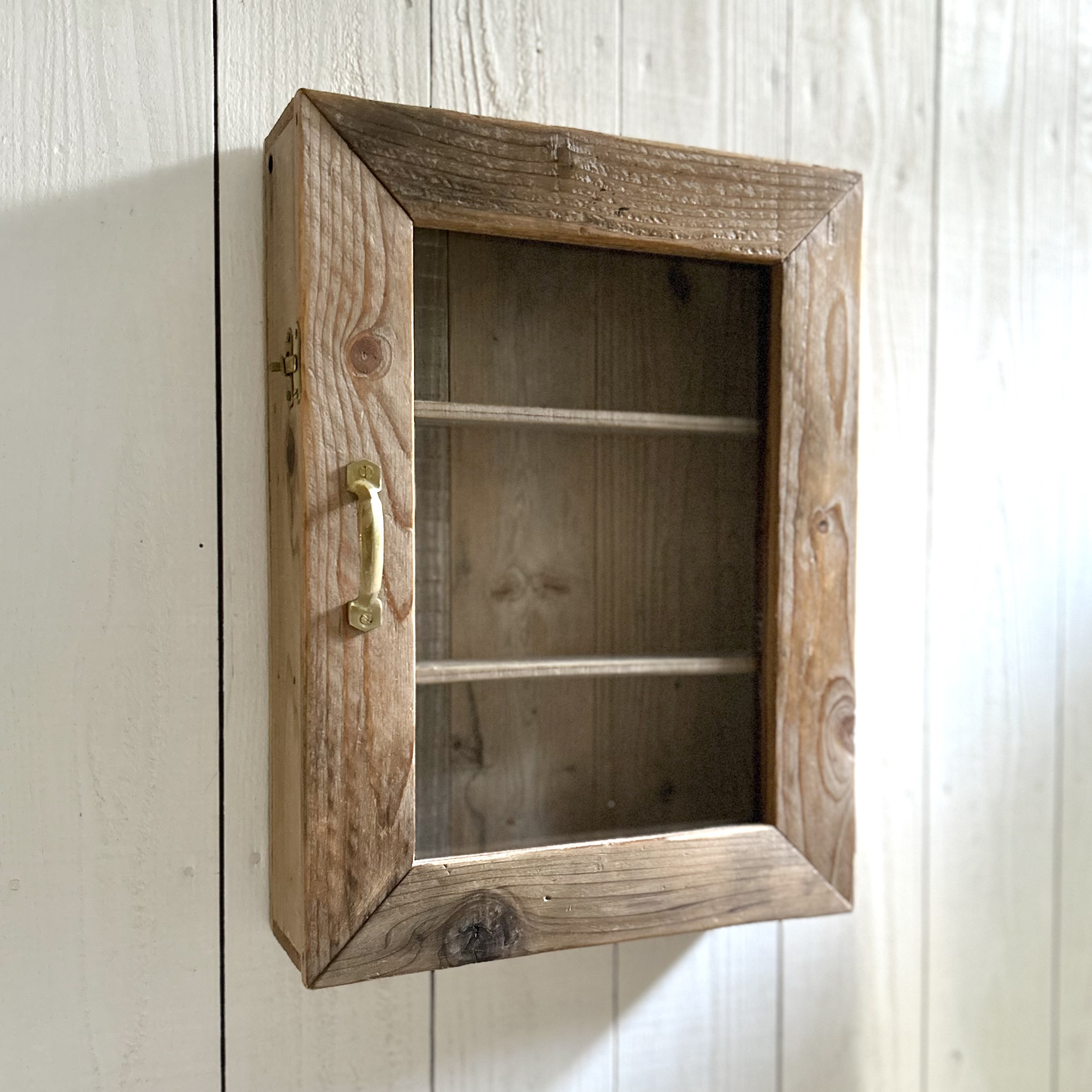 流木のガラスケース（飾り棚）