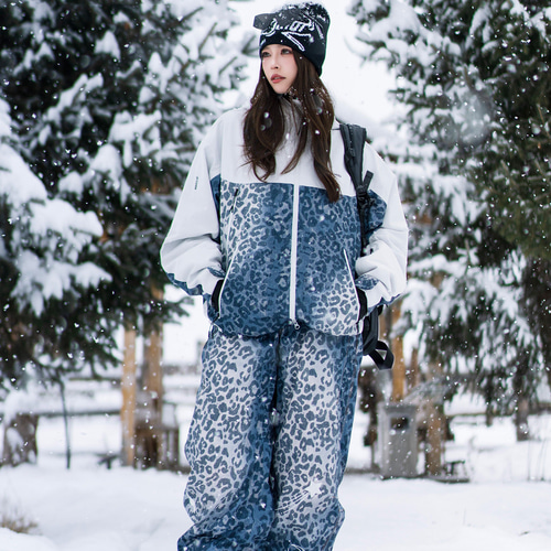 【美品】スノボウェアセット(ジャケット・パンツ・ニット帽) スノボウェア ジャケット(今月売れなければ一旦削除予定) スノボウェア