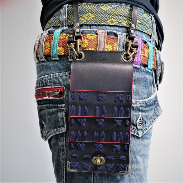 【ご予約品:019】【甲冑】スマホポーチ 黒板札紺糸縅 1枚目の画像