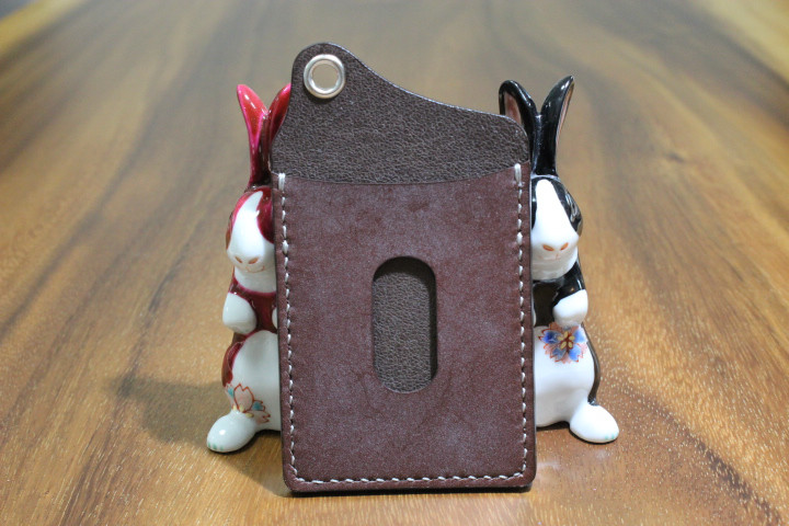 Ｈｅａｒｔ＆Ｄｉａ　手縫い　カラビナチェーン付き単パスケース　ブライドルレザー（ブラウン）