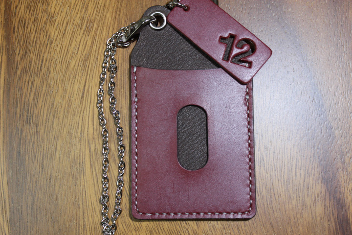 Ｈｅａｒｔ＆Ｄｉａ　手縫い　カラビナチェーン付き単パスケース　ブライドルレザー（レッド）