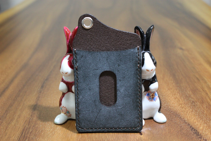 Ｈｅａｒｔ＆Ｄｉａ　手縫い　カラビナチェーン付き単パスケース　ブライドルレザー（ダークグリーン）